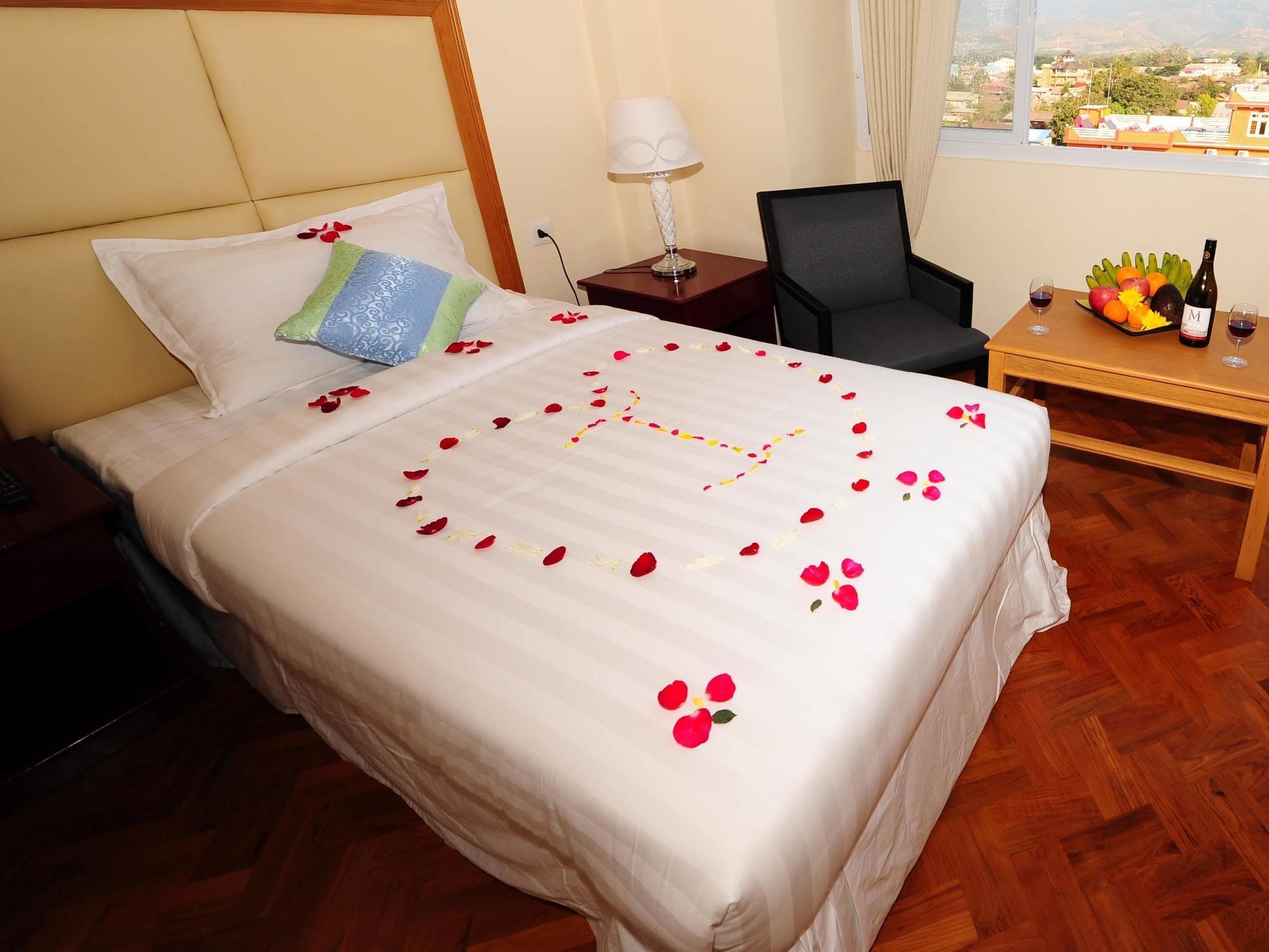 Royal Inlay Hotel Nyaung Shwe Eksteriør billede